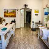 Abbiamo raggiunto le giovani all�interno di �Perniola alimenti�, laboratorio-punto vendita nato nove anni nel paese a sud-est del capoluogo pugliese. Entrando ci ritroviamo in un luogo pervaso da un forte odore di farina...